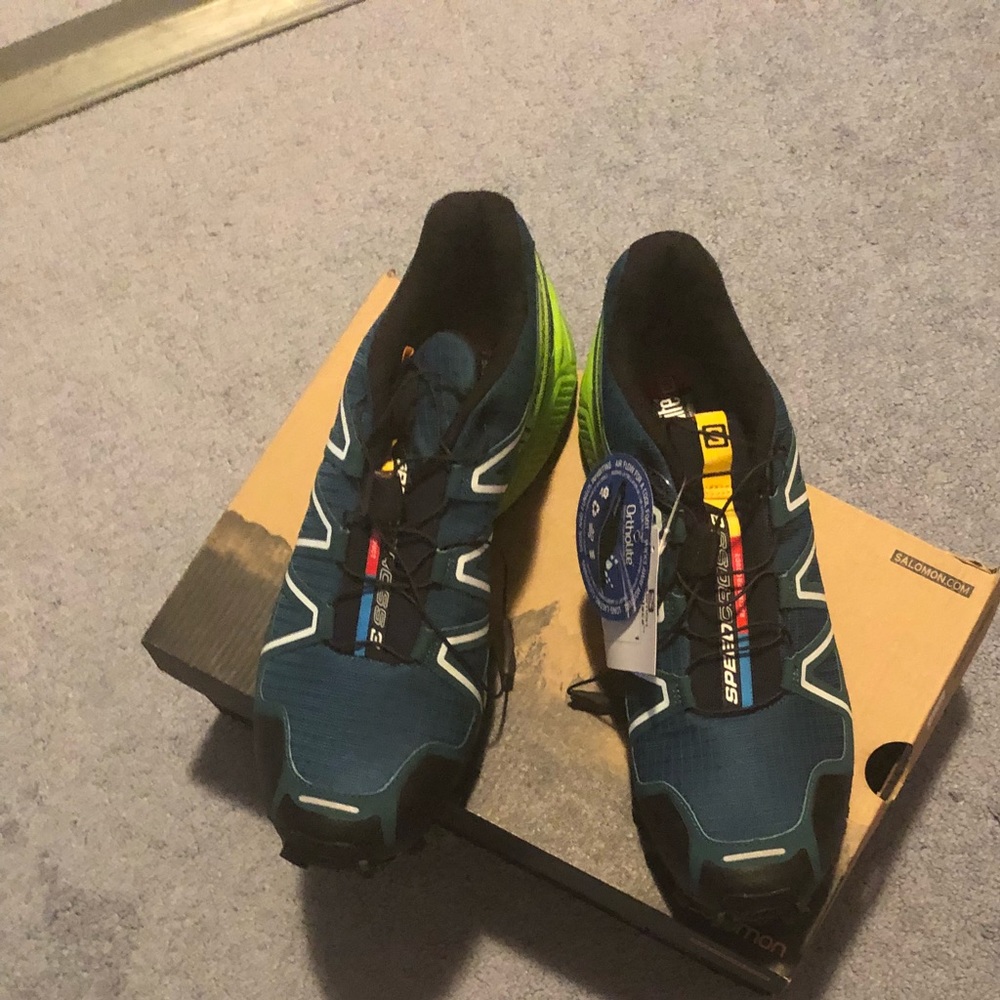 Salomon men sneakers new in box
